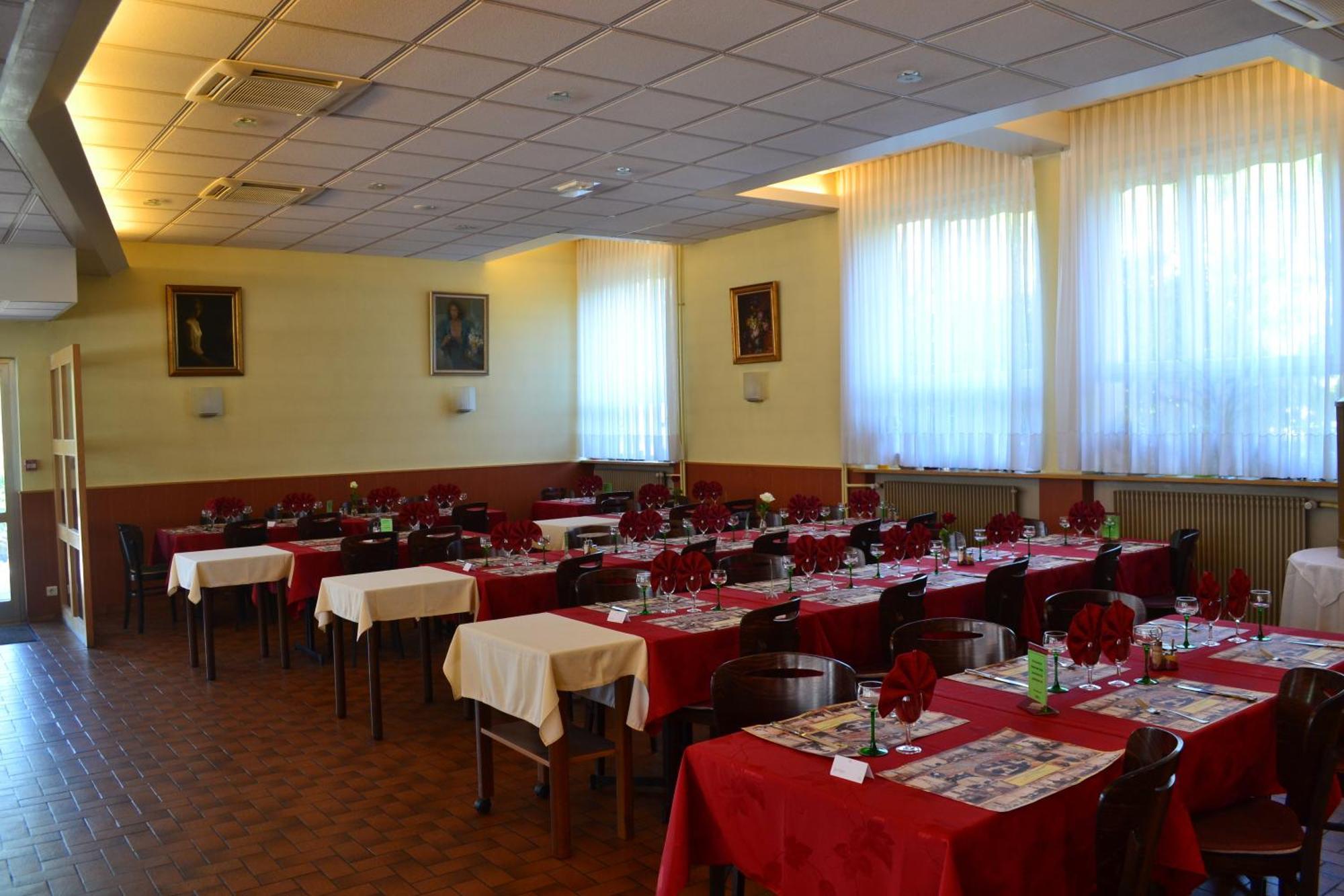 Hotel Restaurant Niemerich Pulversheim Bagian luar foto