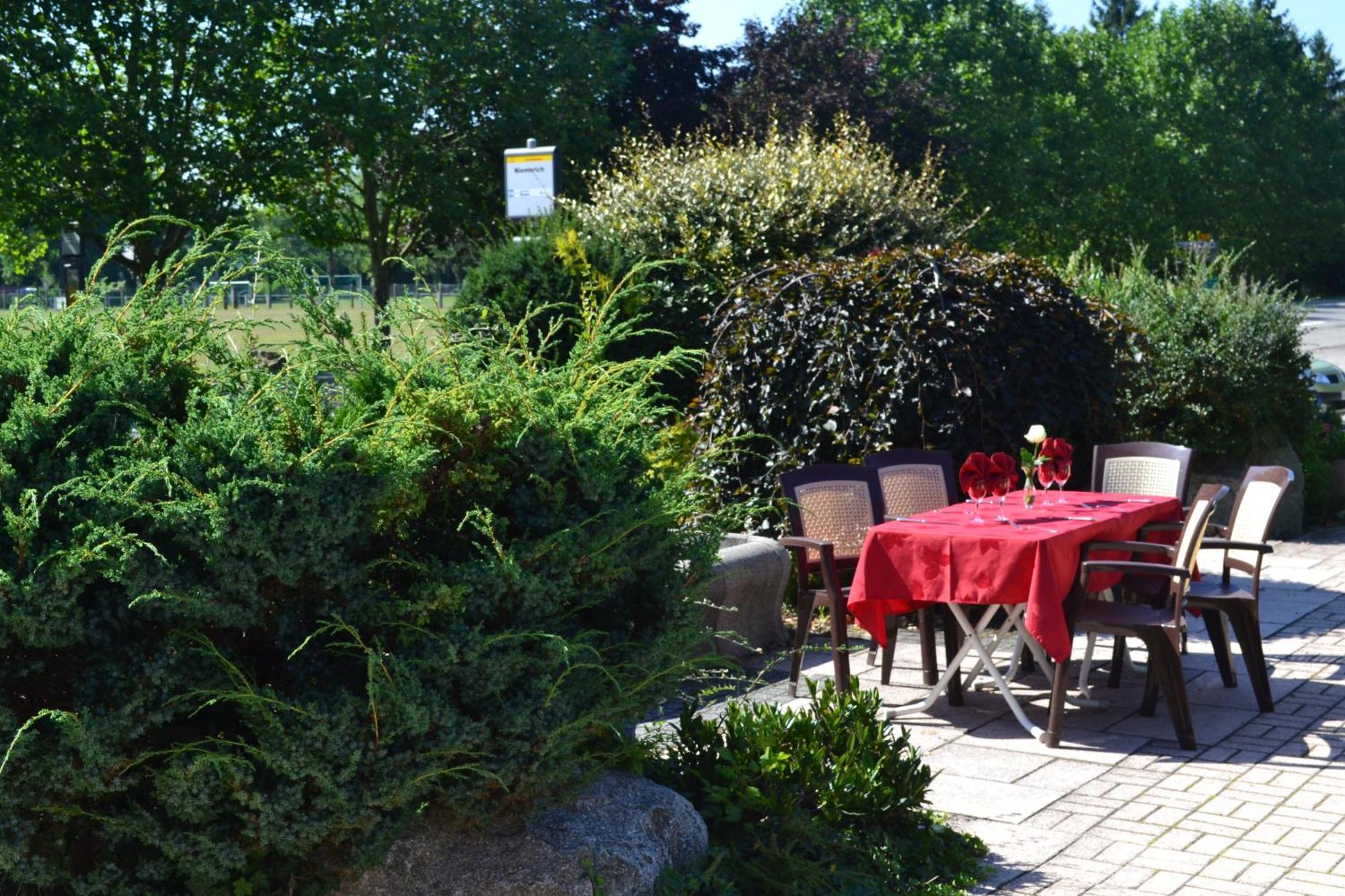 Hotel Restaurant Niemerich Pulversheim Bagian luar foto