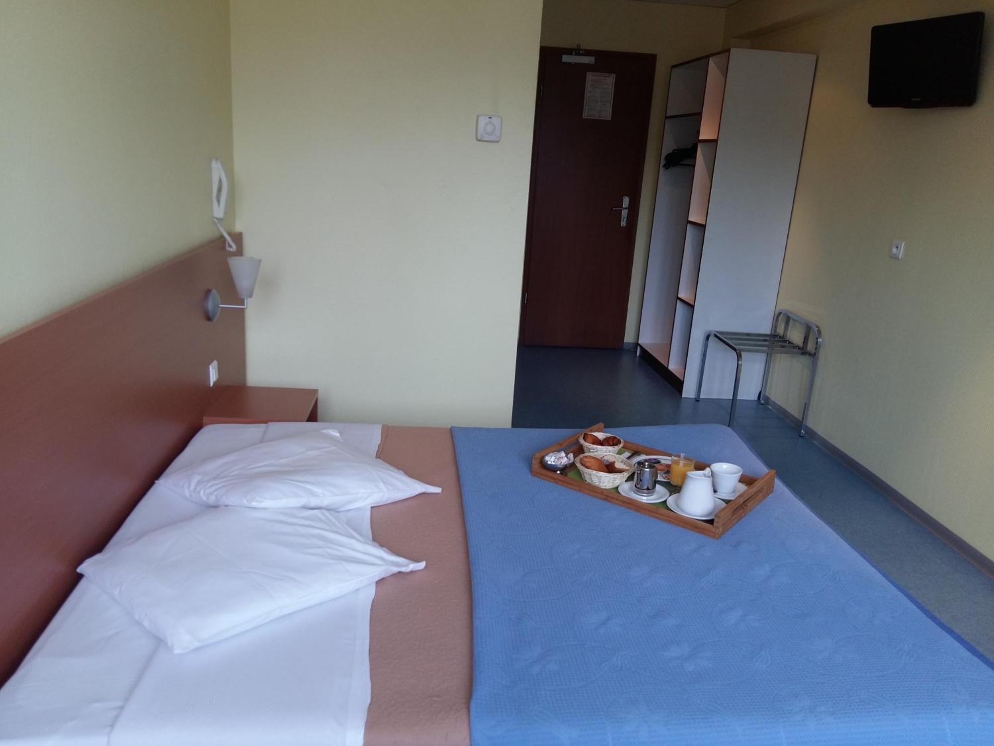 Hotel Restaurant Niemerich Pulversheim Ruang foto